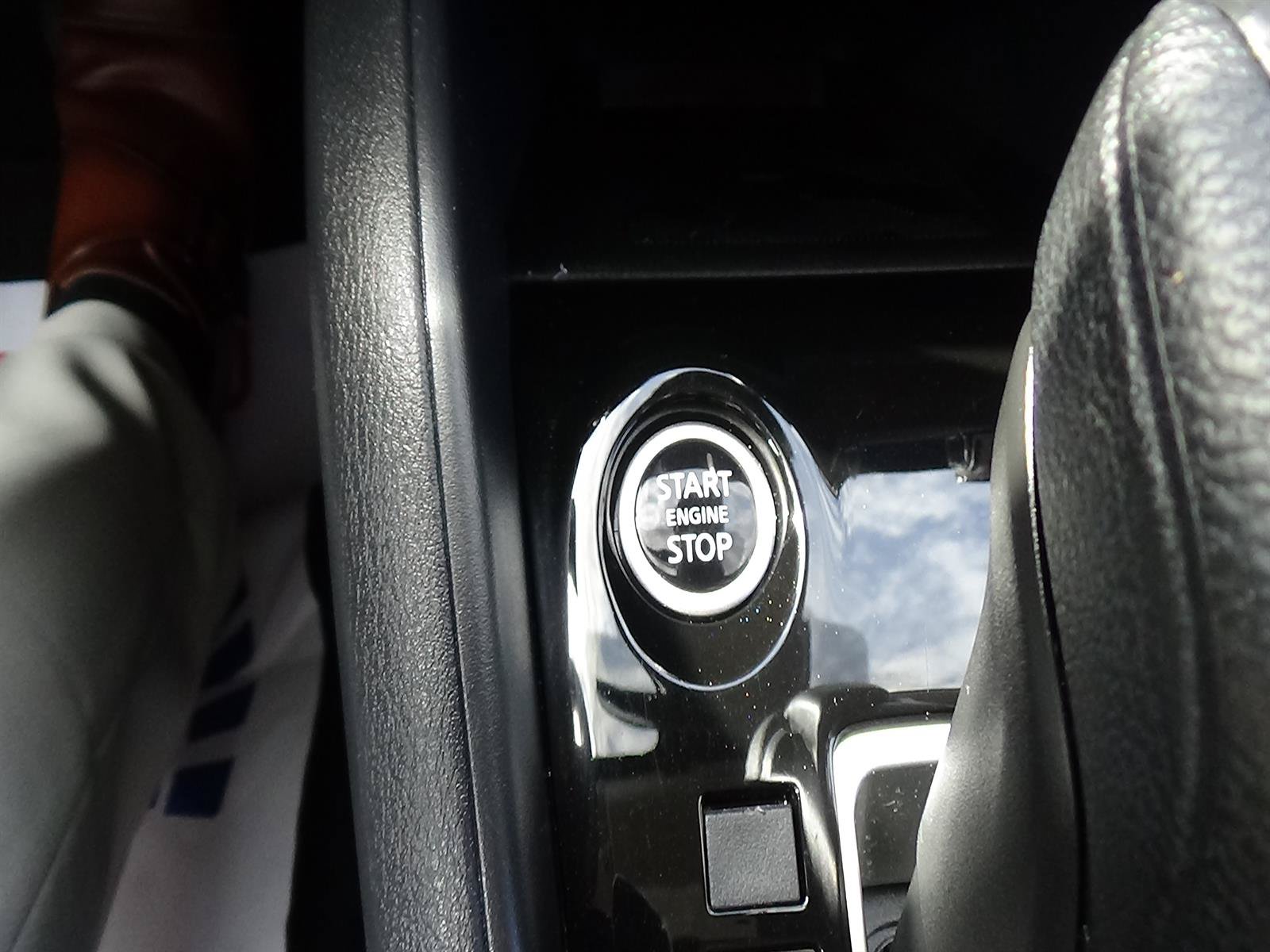 Used 2025 Nissan Versa SV FWD image 25