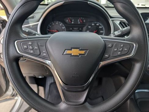 Used 2025 Chevrolet Malibu LT FWD image 12