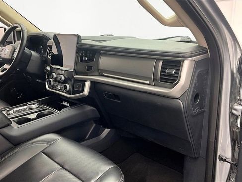 Used 2024 Ford Expedition Max XLT image 17