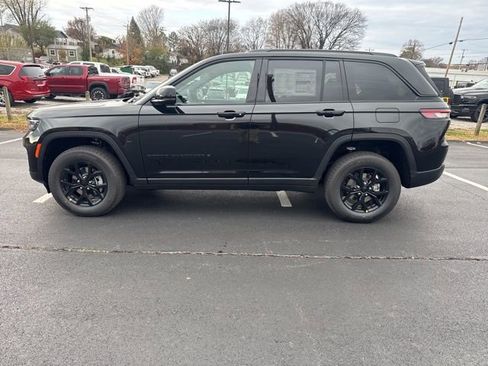 New 2025 Jeep Grand Cherokee Altitude image 4