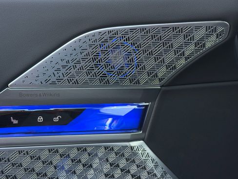 Used 2023 BMW i7 xDrive60 image 19