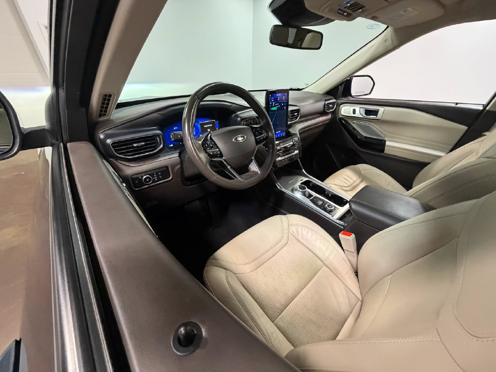 Used 2023 Ford Explorer Platinum w/ Technology Package AWD/4WD image 62