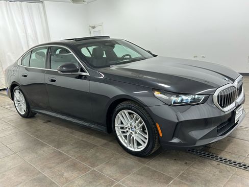 Used 2025 BMW 530i xDrive w/ Premium Package image 6