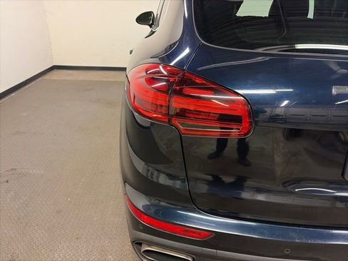 Used 2016 Porsche Cayenne w/ Premium Package image 7