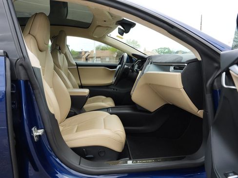 Used 2017 Tesla Model S 60D image 27