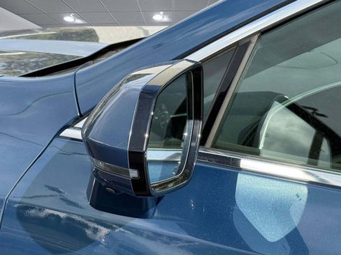 Used 2025 Cadillac XT4 Premium Luxury image 22