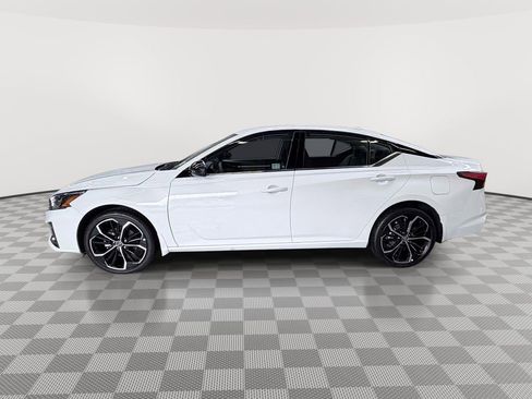 Used 2025 Nissan Altima 2.5 SR w/ SR Premium Package AWD/4WD image 6
