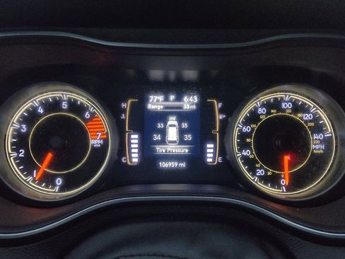 Used 2021 Jeep Cherokee Latitude Plus FWD image 23