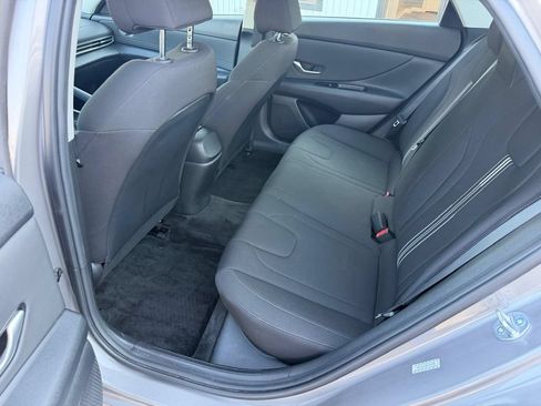 Used 2023 Hyundai Elantra SEL w/ Convenience Package FWD image 18