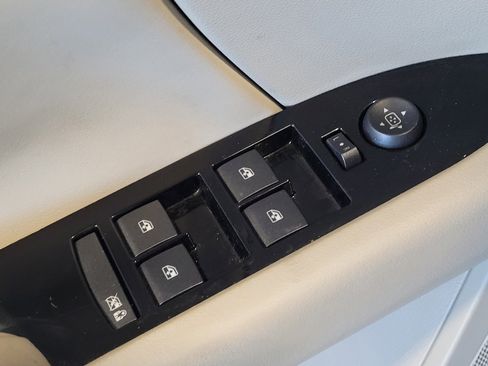 Used 2013 Cadillac XTS image 27