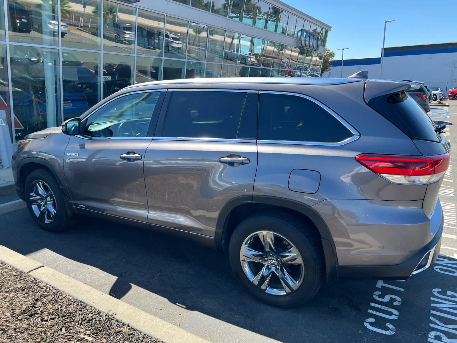 Used 2019 Toyota Highlander Limited Platinum AWD/4WD image 4