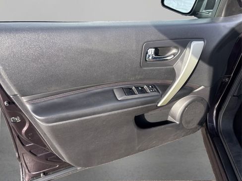 Used 2011 Nissan Rogue SV w/ SL Pkg image 23