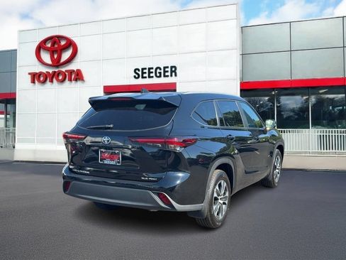 Certified 2026 Toyota Highlander XLE AWD/4WD image 3