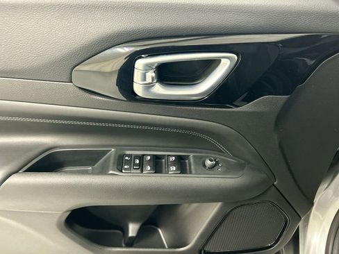 Used 2024 Jeep Compass Latitude w/ Convenience Group image 11