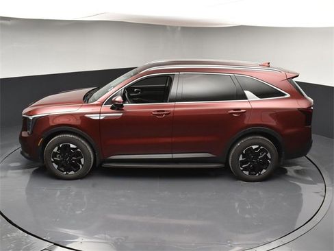 Certified 2025 Kia Sorento S image 40