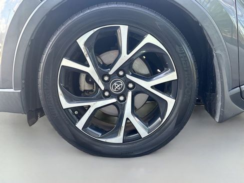 Used 2018 Toyota C-HR XLE FWD image 12