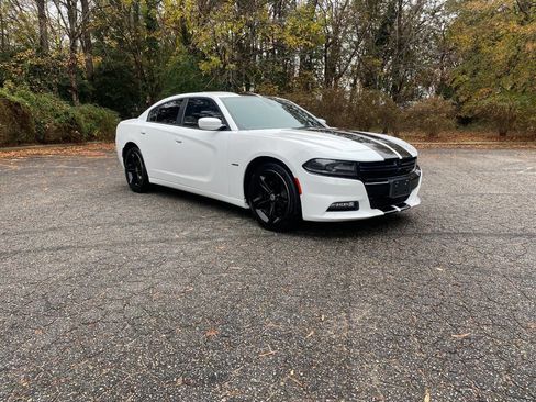 Used 2018 Dodge Charger R/T image 4