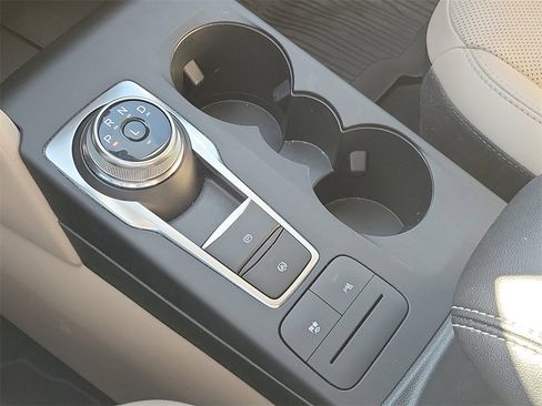 Certified 2022 Ford Escape Titanium image 32