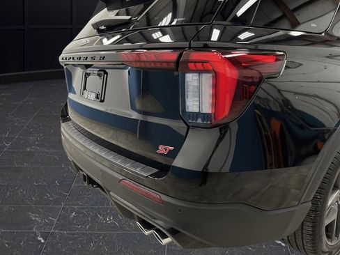 Used 2025 Ford Explorer ST image 36