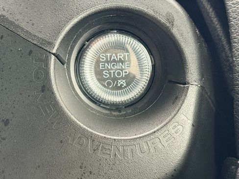 Used 2023 Jeep Renegade Latitude AWD/4WD image 27
