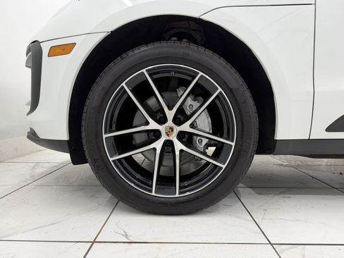 Certified 2024 Porsche Macan image 16
