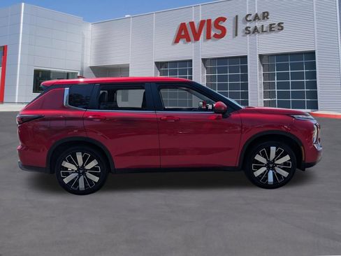 Used 2025 Mitsubishi Outlander SE FWD image 5