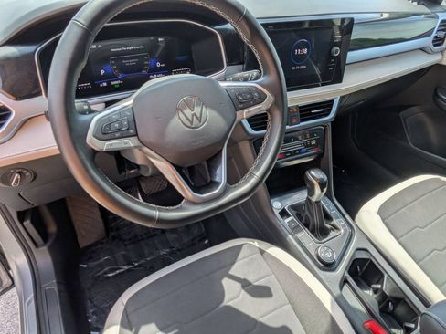 Used 2025 Volkswagen Taos SE AWD/4WD image 15