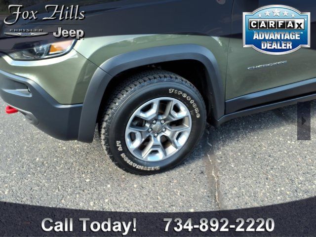 Used 2019 Jeep Cherokee Trailhawk AWD/4WD image 5