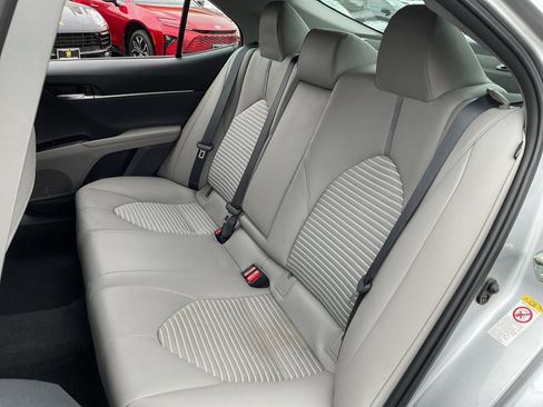Used 2019 Toyota Camry SE w/ Carpet Mat Package FWD image 19