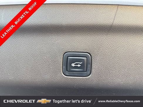 Used 2022 GMC Yukon XL SLT w/ SLT Premium Package image 11