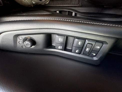 Used 2024 Jeep Grand Cherokee L Limited w/ Black Appearance Package AWD/4WD image 21