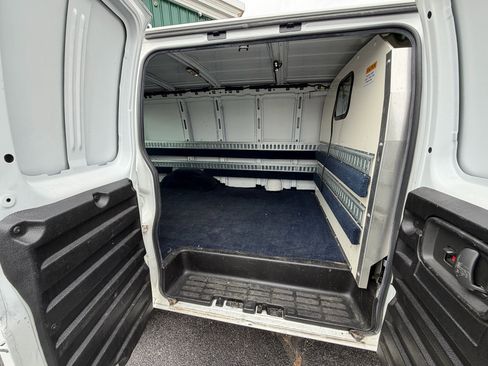 Used 2019 Chevrolet Express 2500 image 12