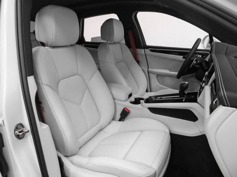 New 2025 Porsche Macan image 76