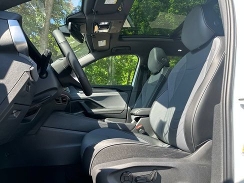 New 2026 Volkswagen Tiguan SE R-Line AWD/4WD image 8