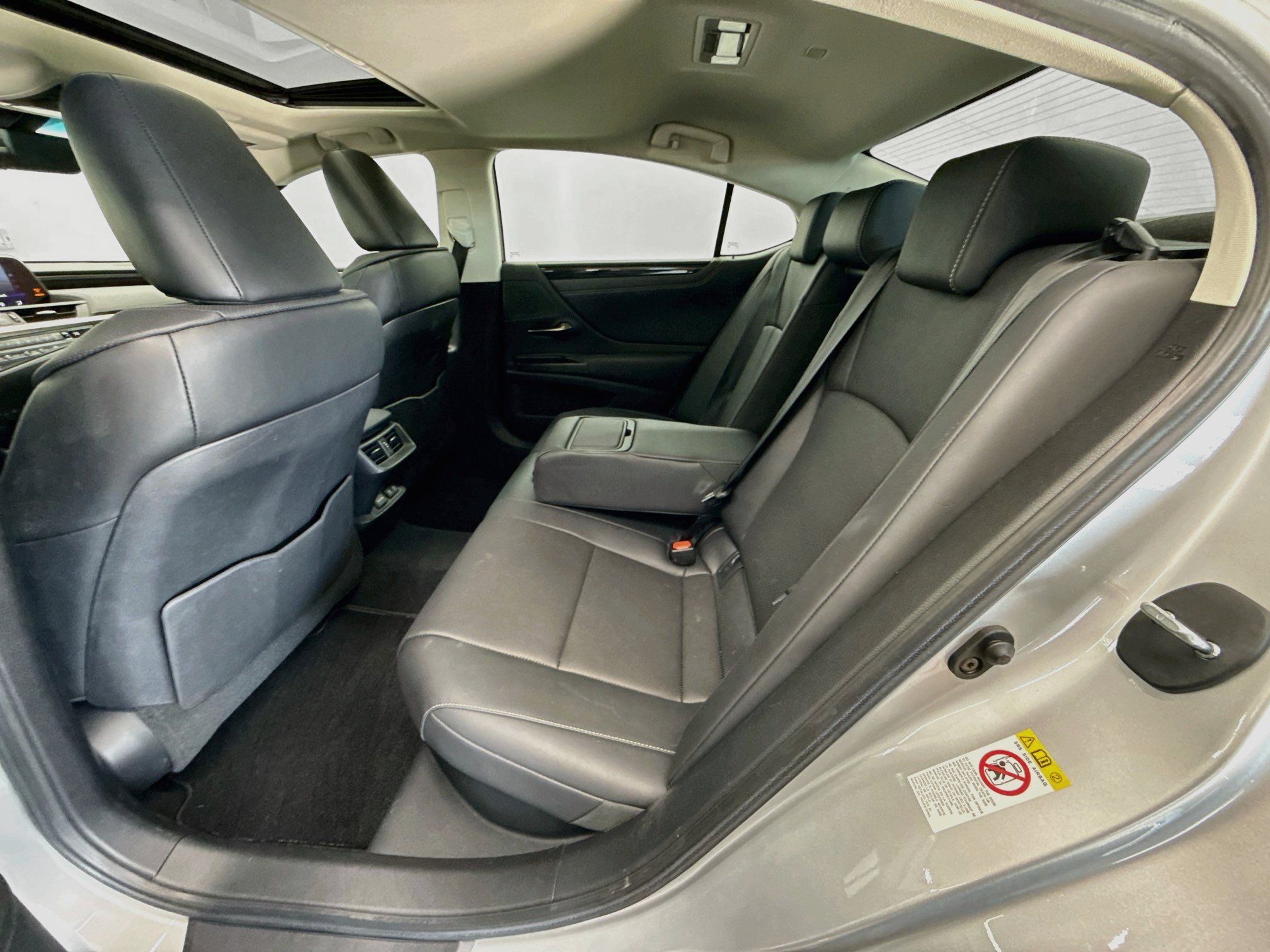 Used 2019 Lexus ES 300h w/ Premium Package FWD image 29