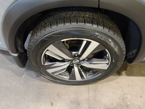 Used 2024 Nissan Rogue SL AWD/4WD image 23