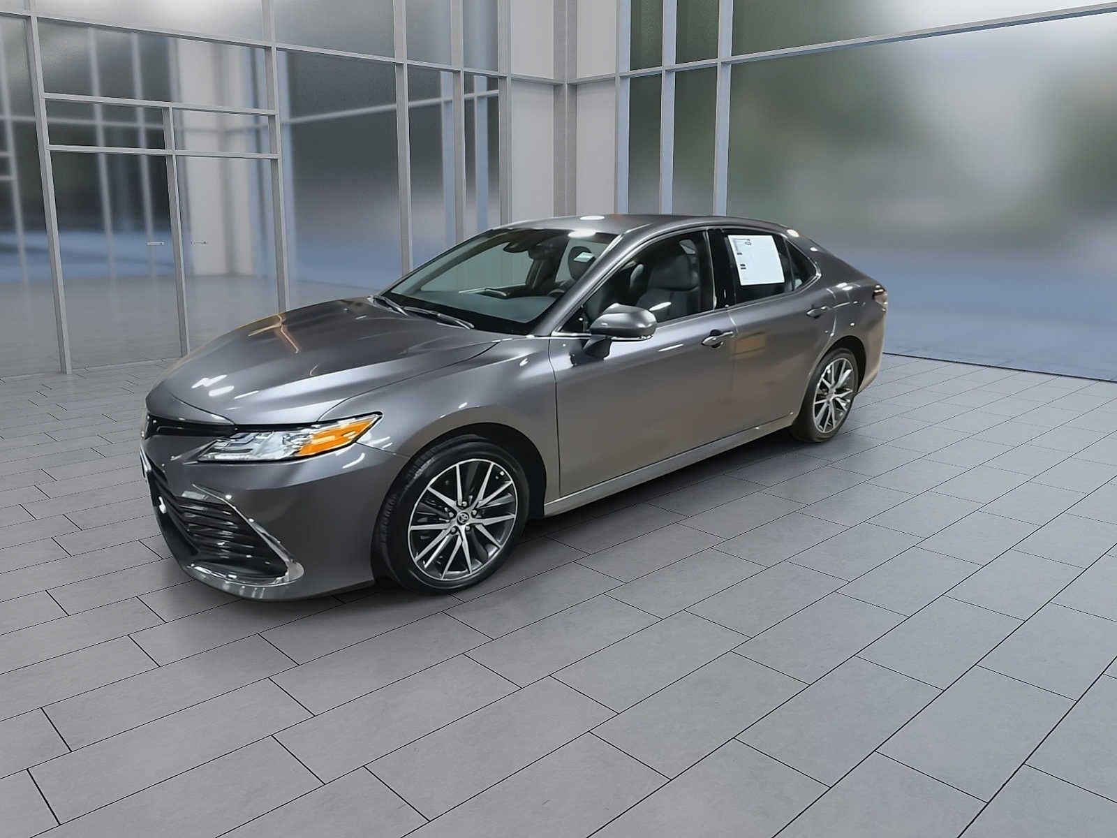 Used 2023 Toyota Camry XLE w/ Cold Weather Package FWD image 4