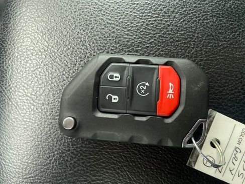 Used 2022 Jeep Gladiator Willys image 31