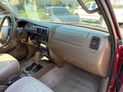 Used 2000 Toyota Tacoma PreRunner w/ Value Pkg RWD image 17