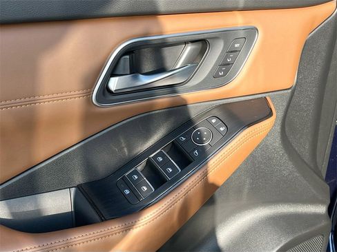 Used 2025 Nissan Rogue Platinum w/ Tech Package image 15