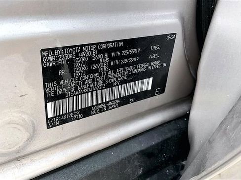 Used 2024 Toyota Venza XLE image 16