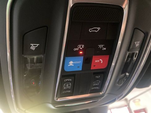 New 2025 Jeep Grand Cherokee Altitude image 25