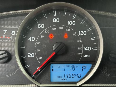 Used 2015 Toyota RAV4 LE image 29