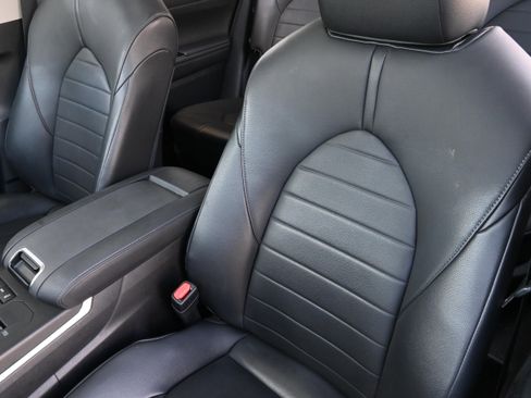 Used 2020 Toyota Highlander XLE image 10