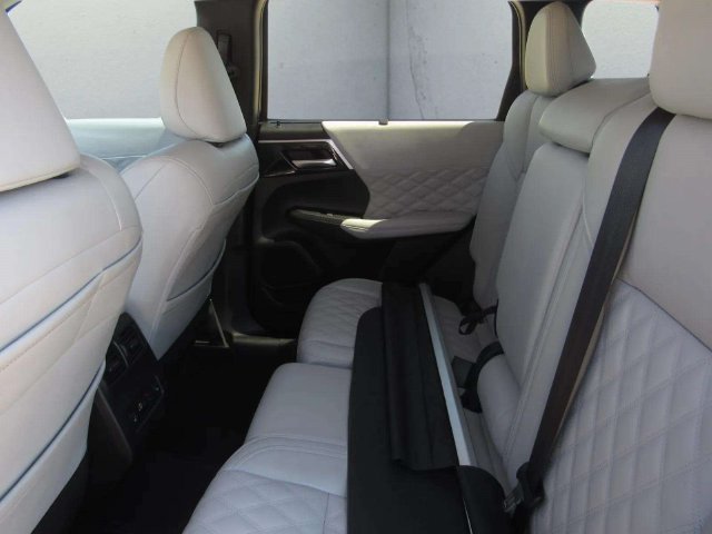 Used 2025 Mitsubishi Outlander SEL AWD/4WD image 15