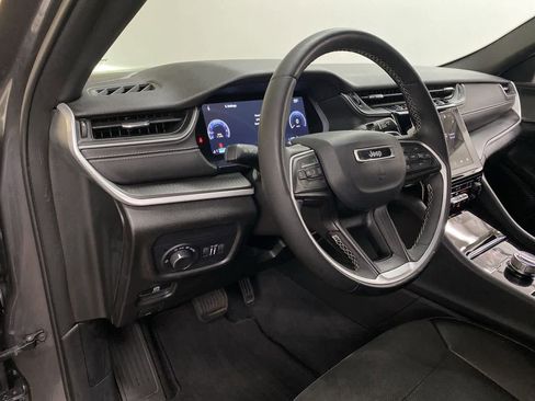 Used 2023 Jeep Grand Cherokee L Laredo image 2