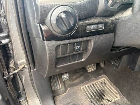 Used 2018 Nissan Titan SV AWD/4WD image 20