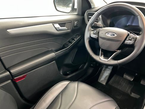 Used 2025 Ford Escape SE w/ PHEV Premium Package image 12