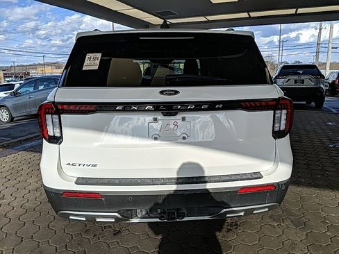 Used 2025 Ford Explorer Active w/ Active Comfort Package image 6