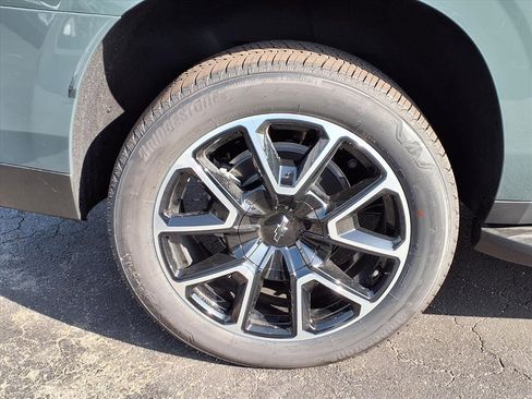 New 2026 Chevrolet Suburban RST image 4